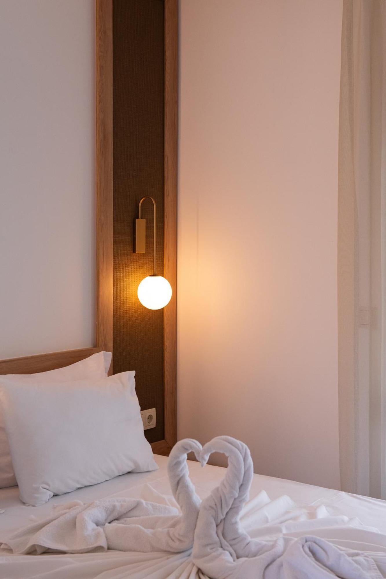 Olivento Beach Front Suites Potos Ngoại thất bức ảnh