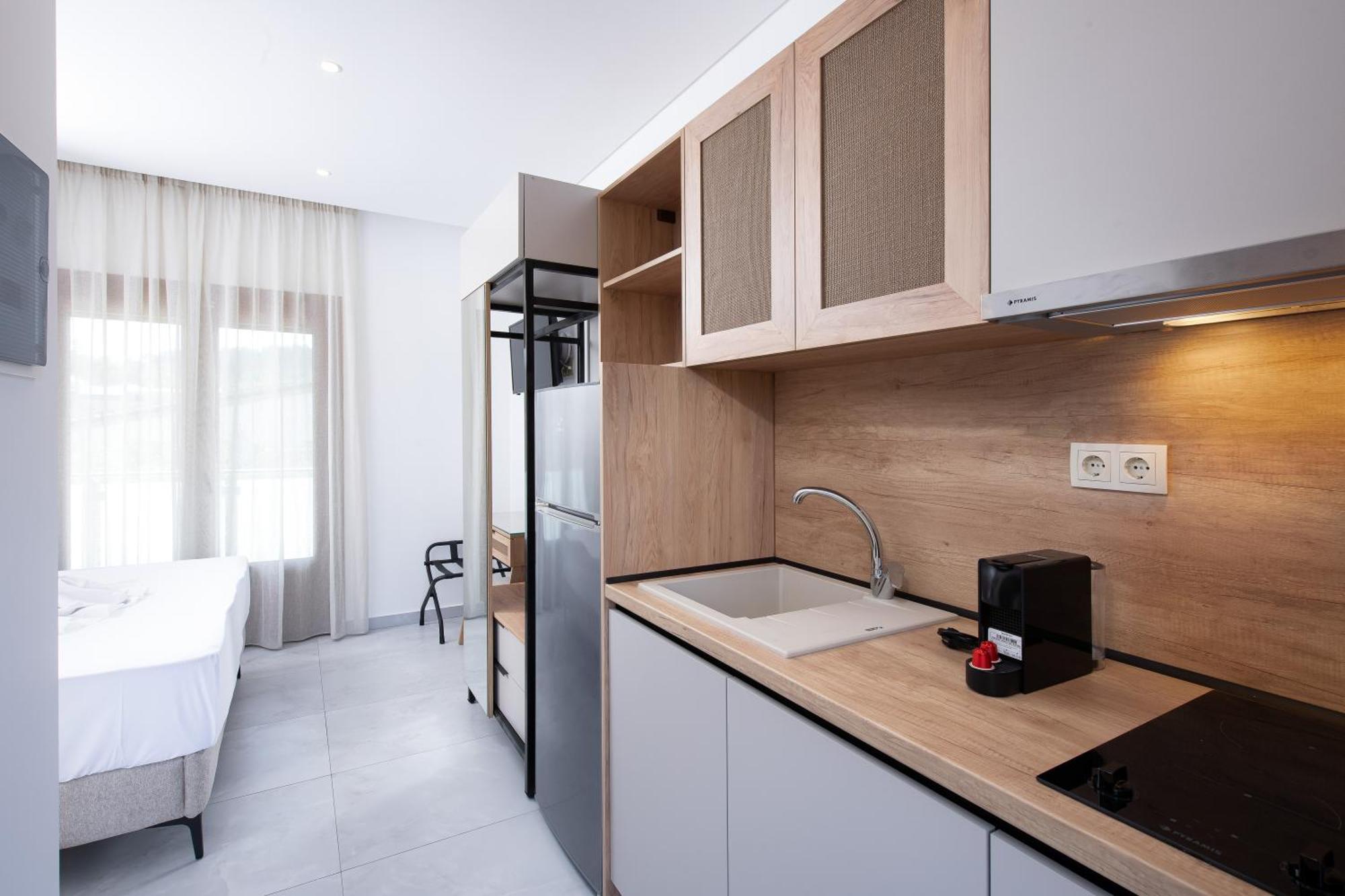 Olivento Beach Front Suites Potos Ngoại thất bức ảnh