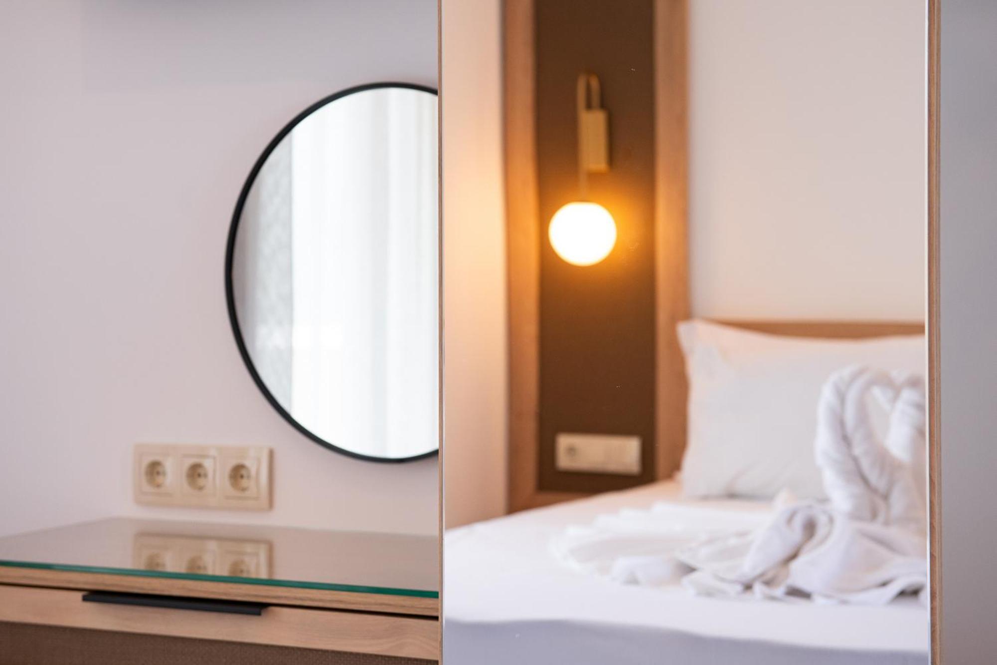 Olivento Beach Front Suites Potos Ngoại thất bức ảnh