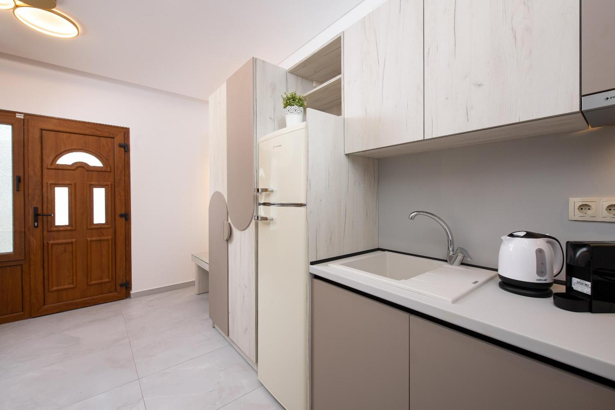 Olivento Beach Front Suites Potos Ngoại thất bức ảnh