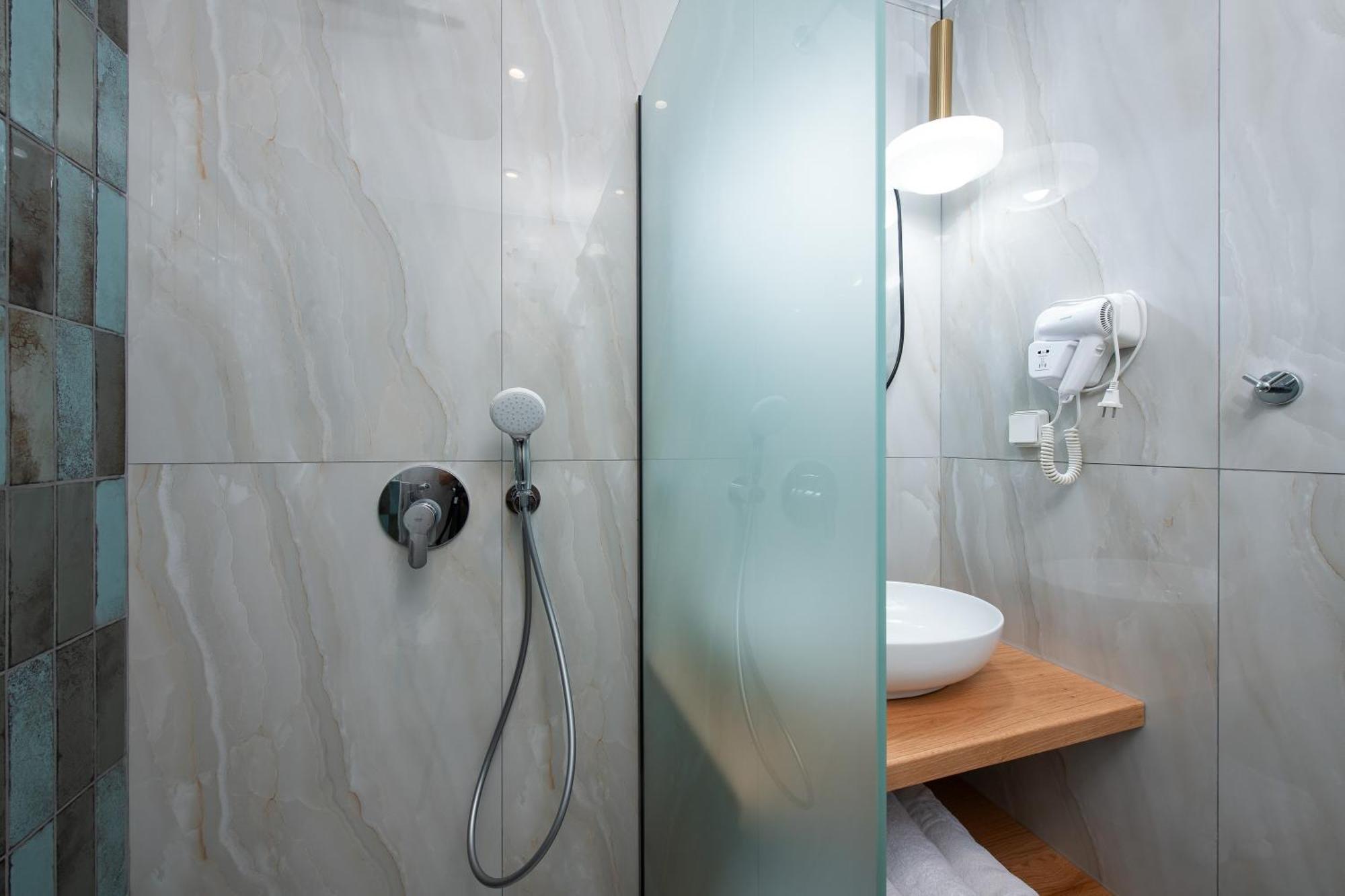 Olivento Beach Front Suites Potos Ngoại thất bức ảnh