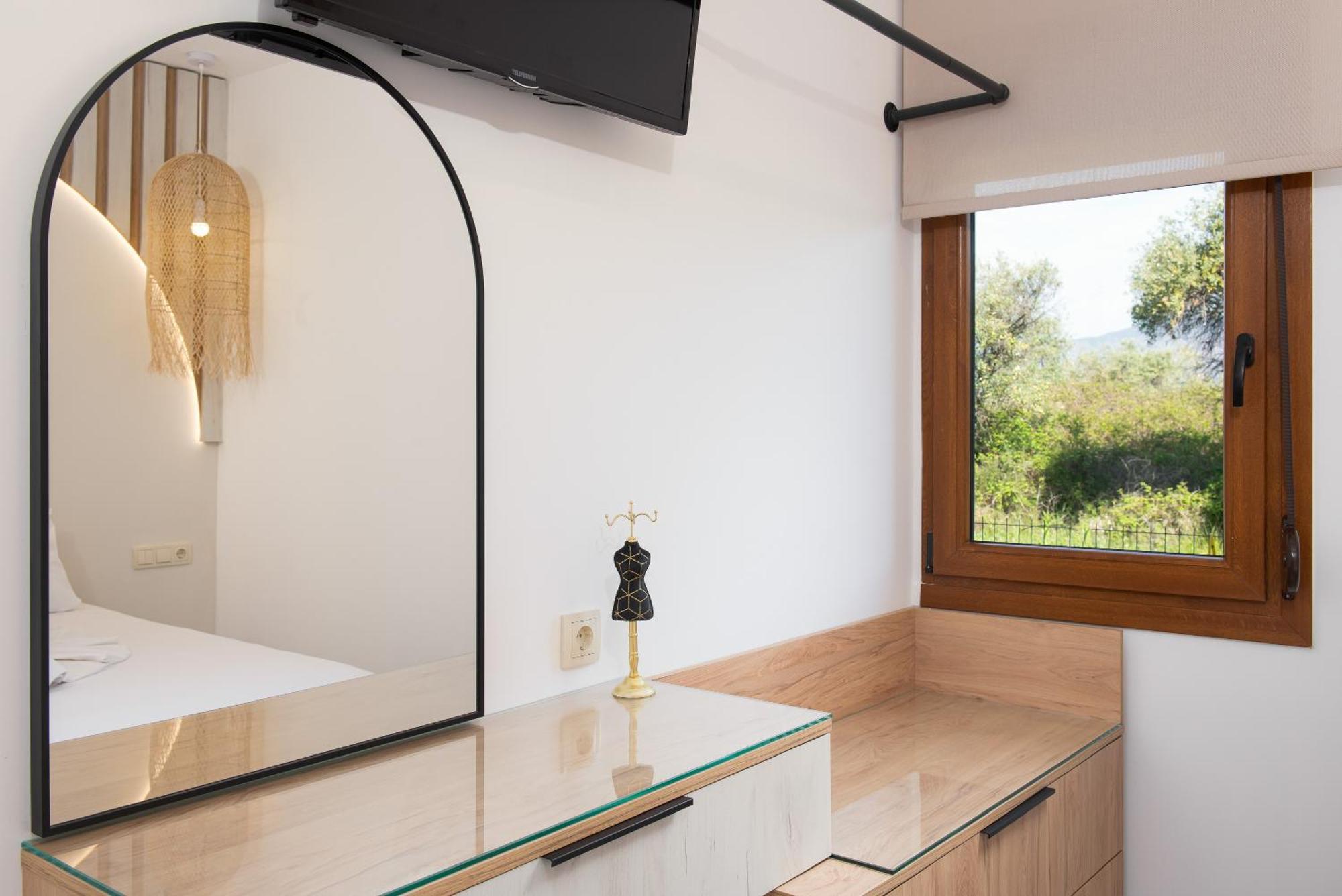 Olivento Beach Front Suites Potos Ngoại thất bức ảnh